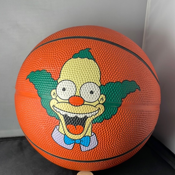 Universal Studios Simpsons Basketball - Picture 1 of 4